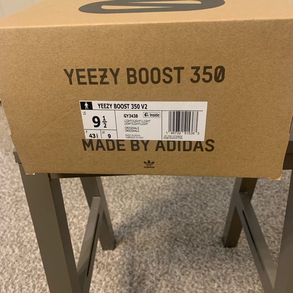 YEEZY BOOST 350 V2 - Picture 7 of 9